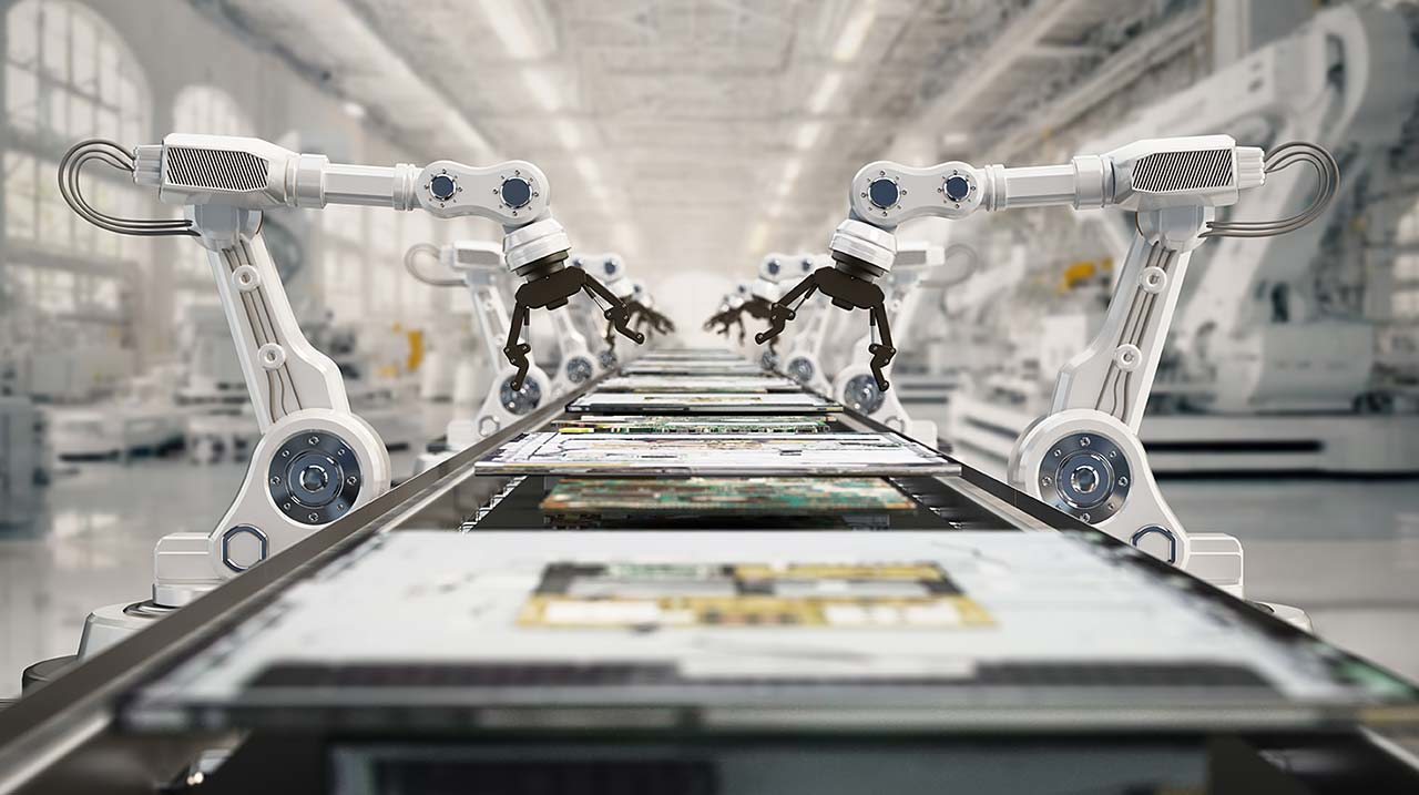 Robotica avanzata che opera in una catena di montaggio ad alta tecnologia.
