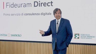 Momento della conferenza stampa durante l'intervento di Carlo Messina 